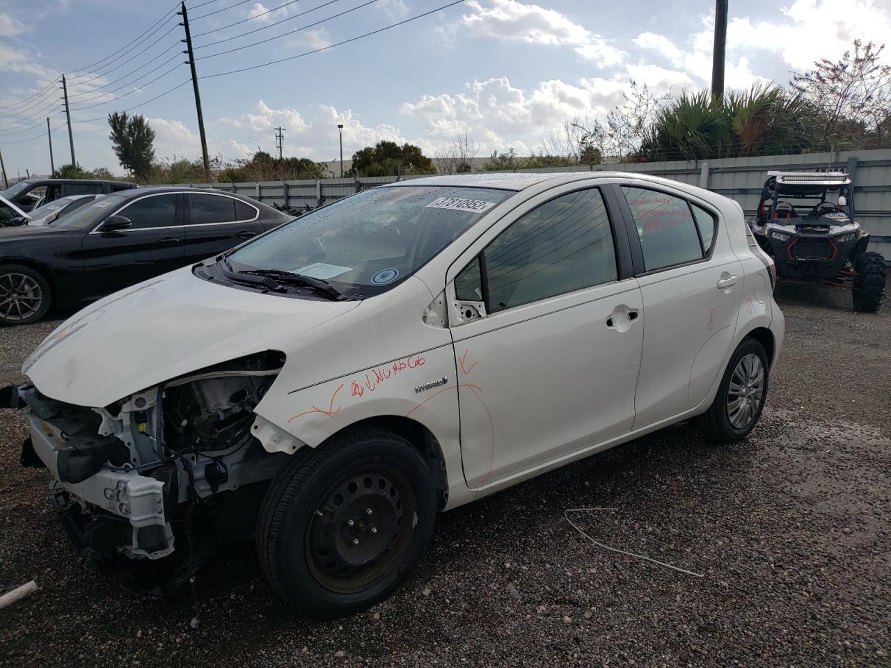 Photo 2 from auction – 2015 TOYOTA PRIUS C with VIN JTDKDTB33F1111487