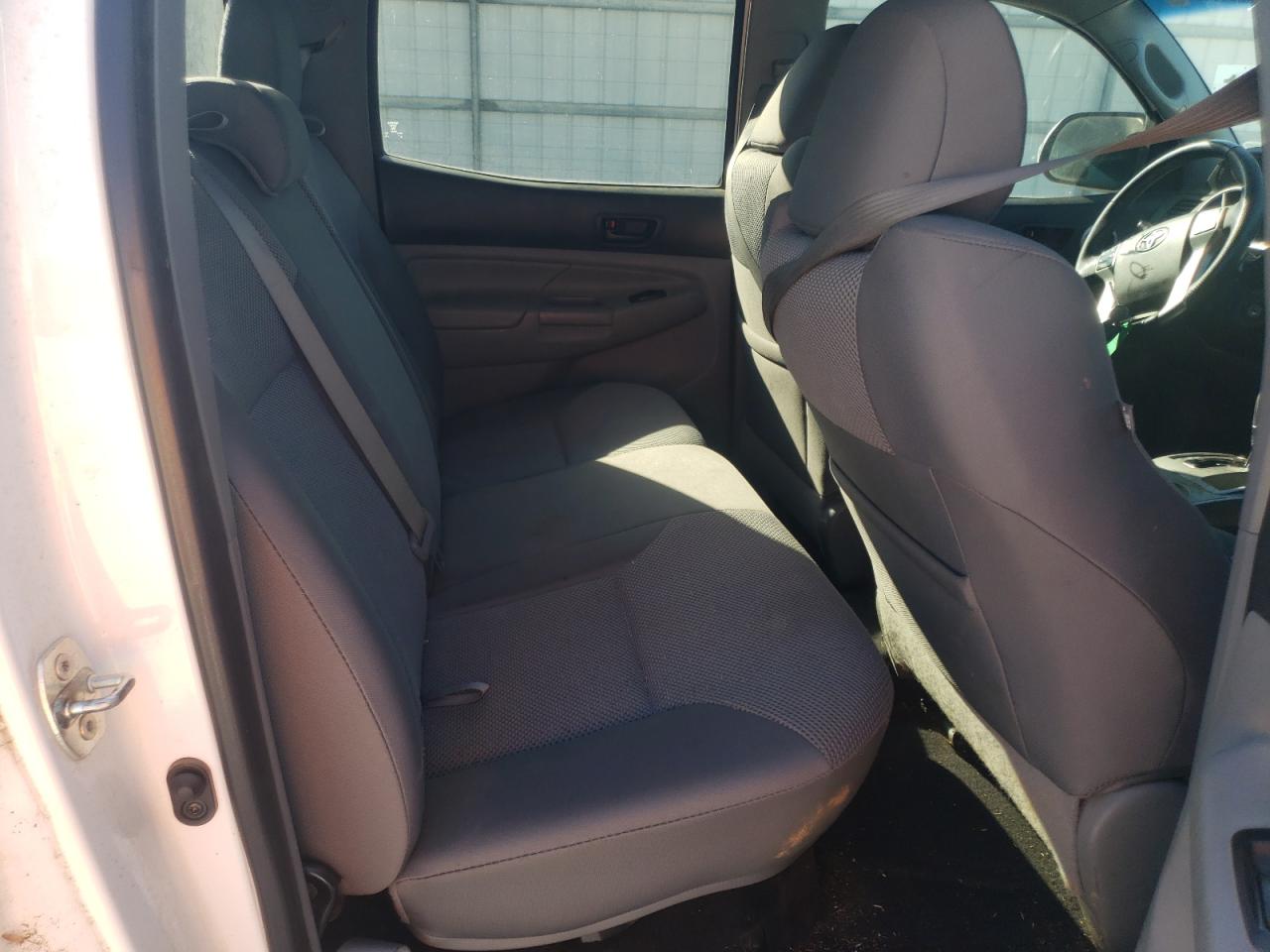 Photo 6 from auction – 2013 TOYOTA TACOMA DOU with VIN 5TFLU4EN7DX074851