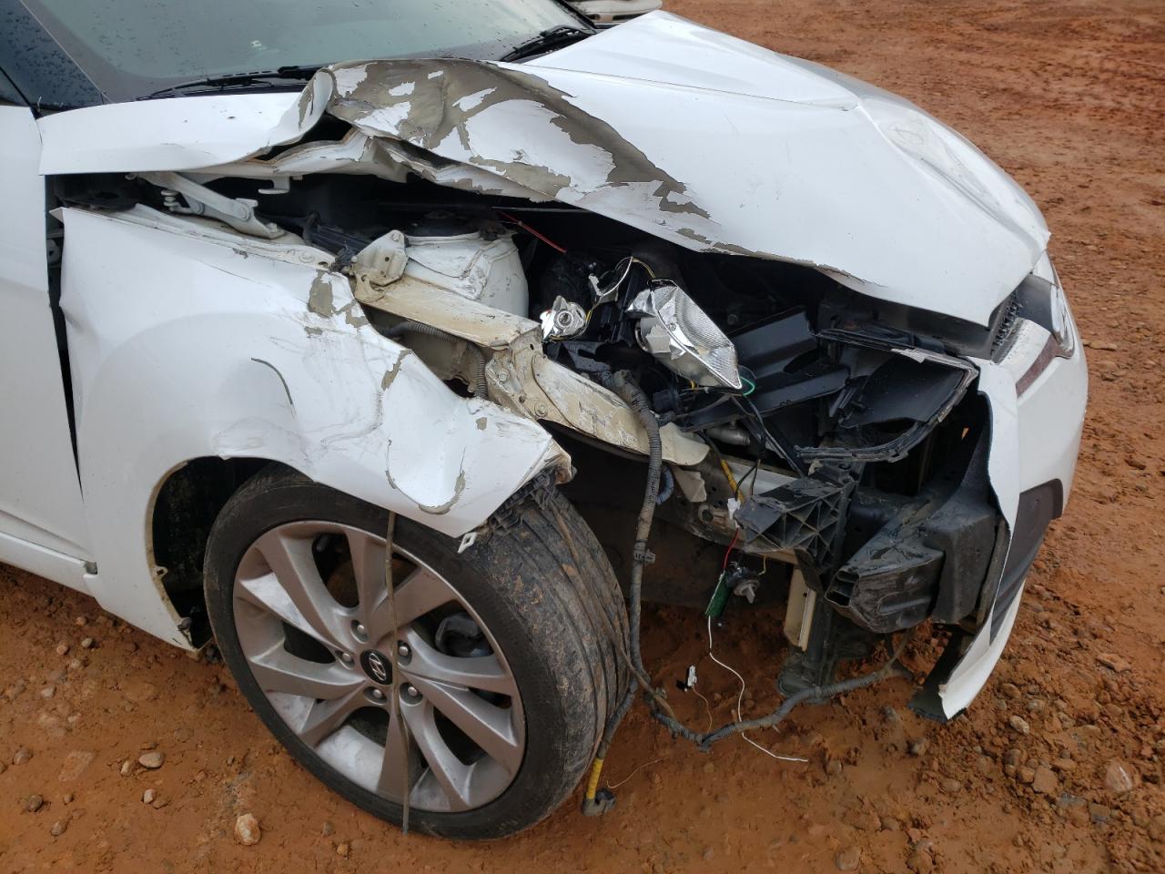 Photo 9 from auction – 2017 HYUNDAI VELOSTER with VIN KMHTC6AD4HU307891