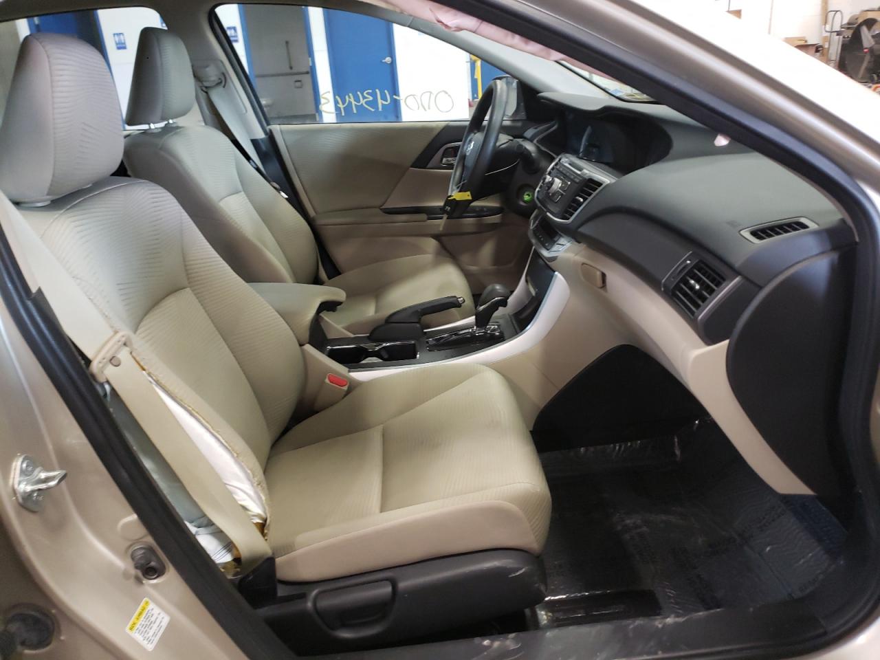 Photo 5 from auction – 2015 HONDA ACCORD LX with VIN 1HGCR2F35FA235093