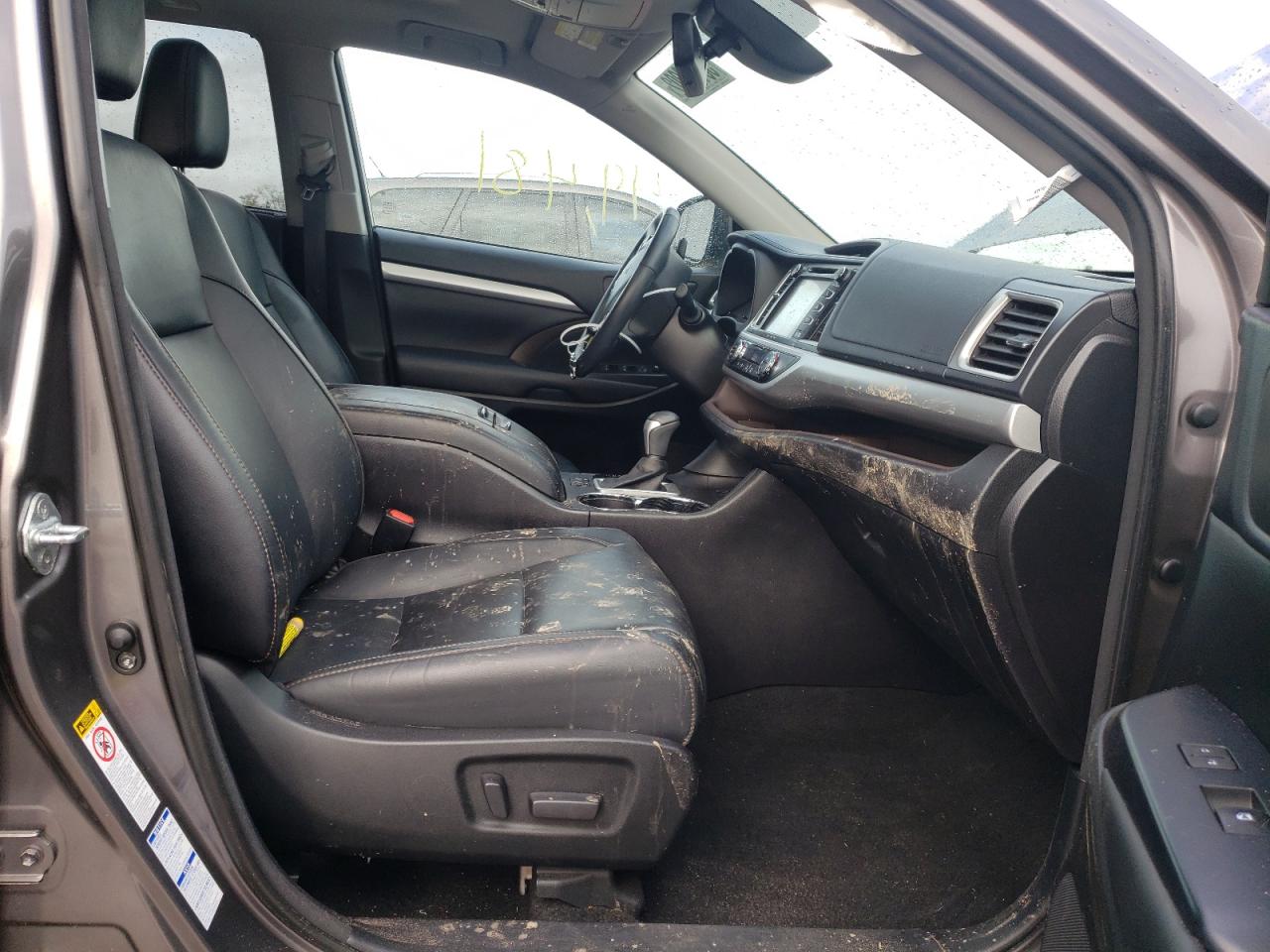 Photo 5 from auction – 2017 TOYOTA HIGHLANDER with VIN 5TDJZRFH9HS406752