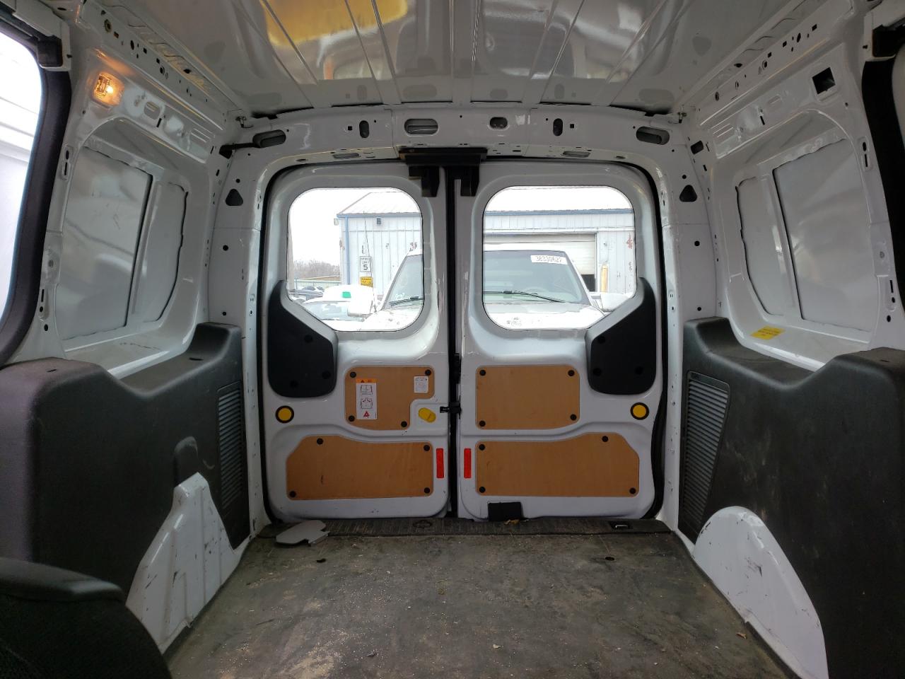 Photo 6 from auction – 2018 FORD TRANSIT CO with VIN NM0LS7E70J1351392