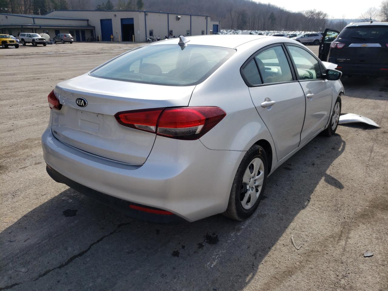 Photo 4 from auction – 2018 KIA FORTE LX with VIN 3KPFK4A7XJE235778