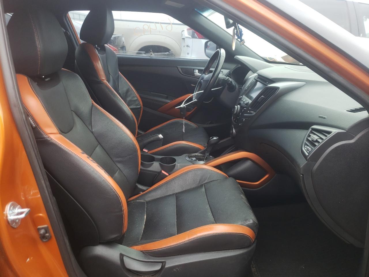 Photo 5 from auction – 2016 HYUNDAI VELOSTER T with VIN KMHTC6AE5GU266226