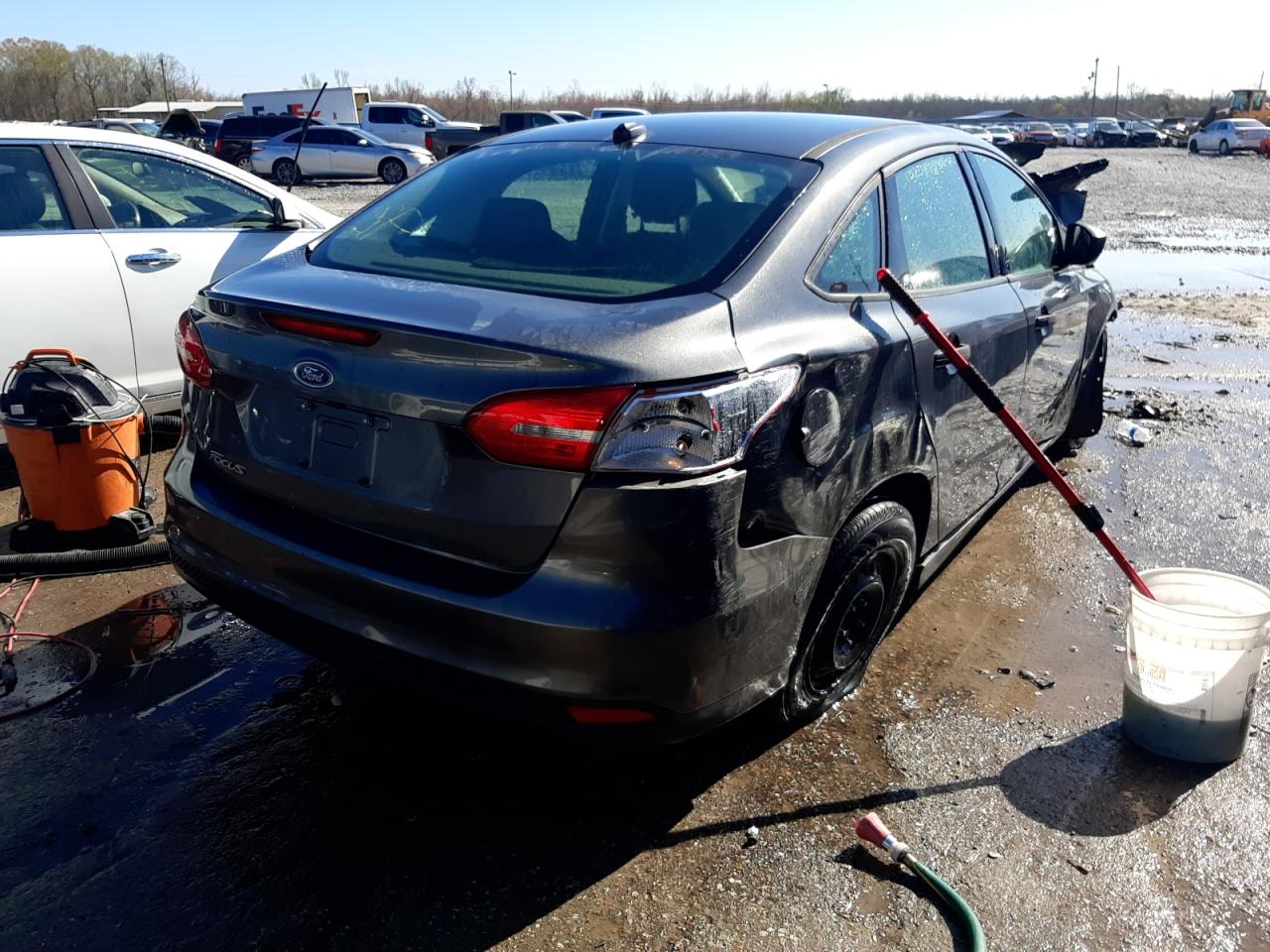 Photo 4 from auction – 2018 FORD FOCUS S with VIN 1FADP3E23JL307466