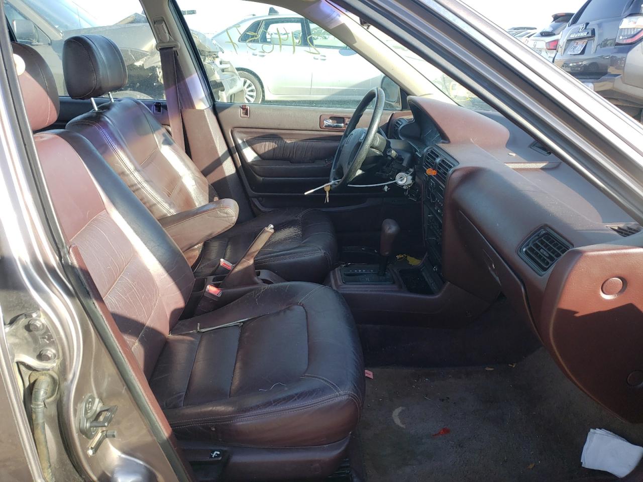 Photo 5 from auction – 1992 HONDA ACCORD EX with VIN JHMCB7670NC052401