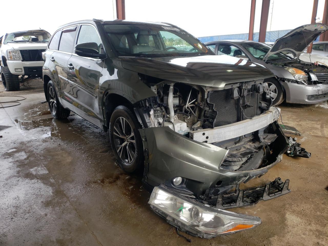 TOYOTA HIGHLANDER 2016 with VIN 5TDJKRFH0GS319664 - Photo from auction