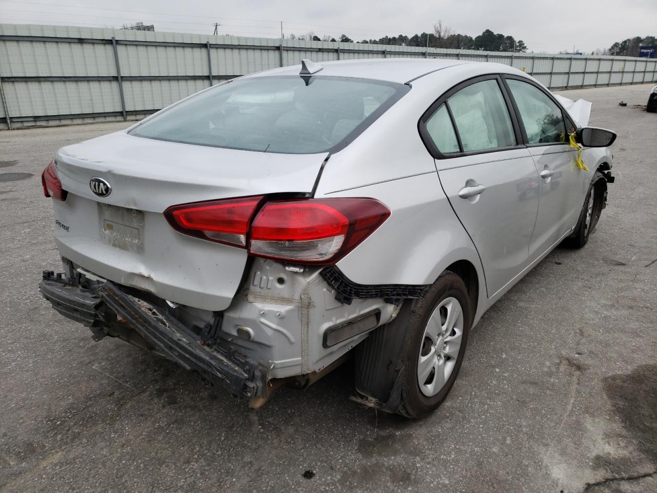 Photo 4 from auction – 2017 KIA FORTE LX with VIN 3KPFK4A7XHE011310