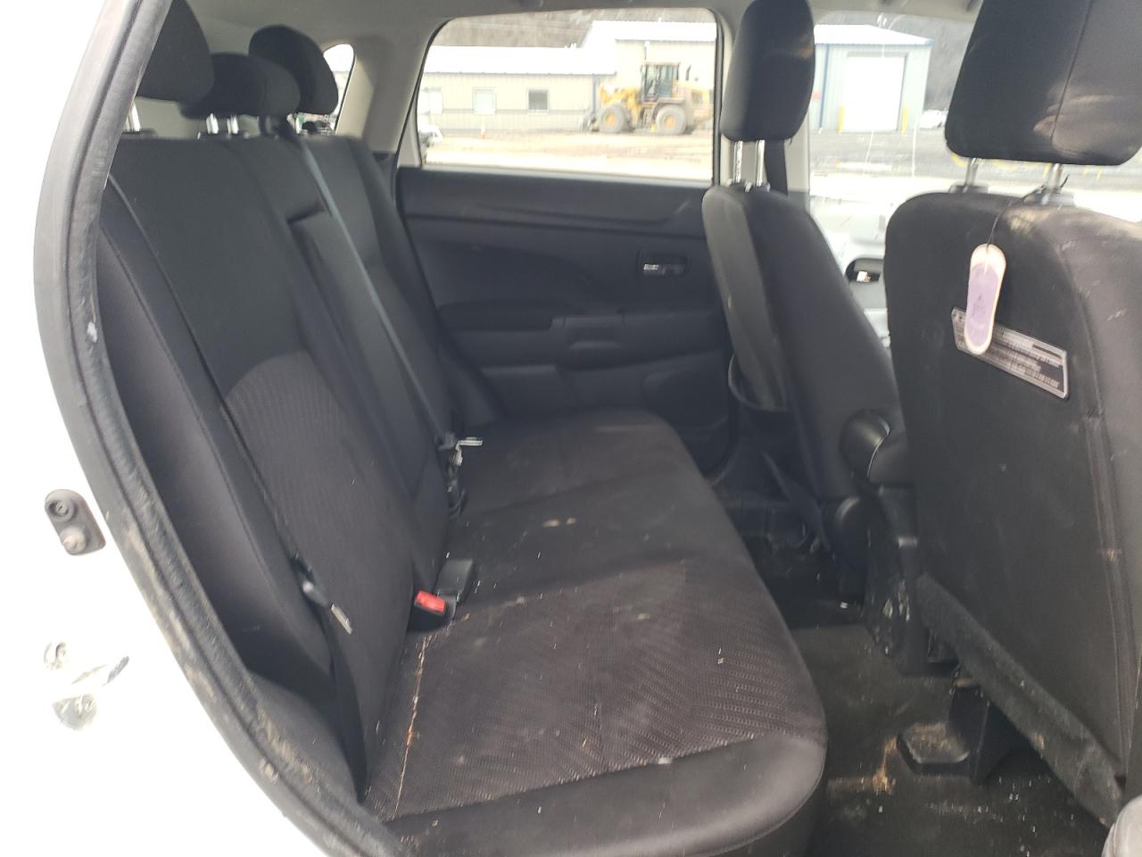 Photo 6 from auction – 2015 MITSUBISHI OUTLANDER with VIN 4A4AR4AU6FE055737