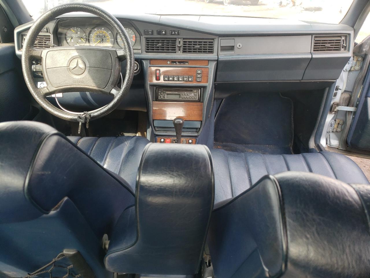 Photo 9 from auction – 1987 MERCEDES-BENZ 190 E 2.3 with VIN WDBDA28D2HF305038