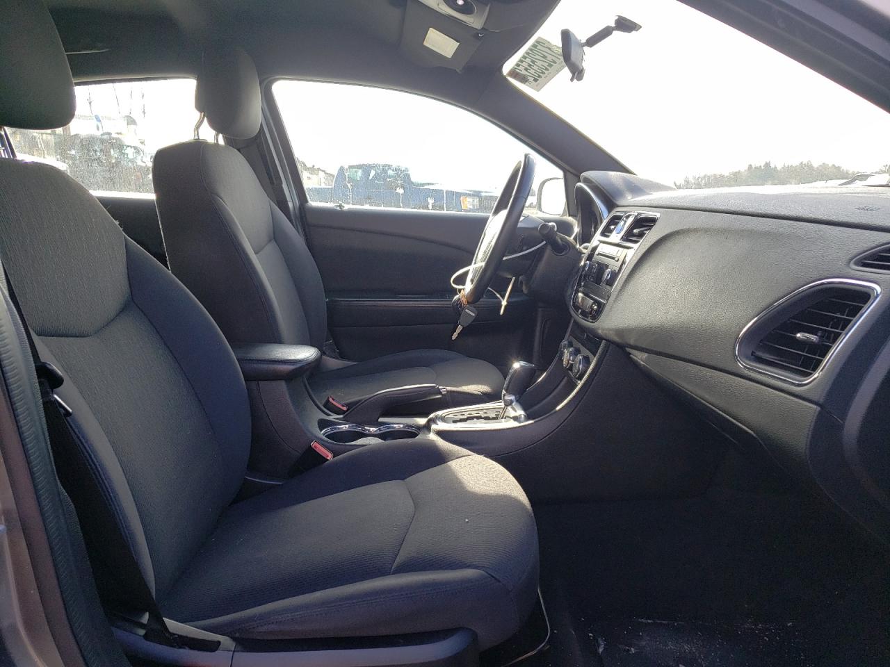 Photo 5 from auction – 2013 CHRYSLER 200 TOURIN with VIN 1C3CCBBB6DN692101