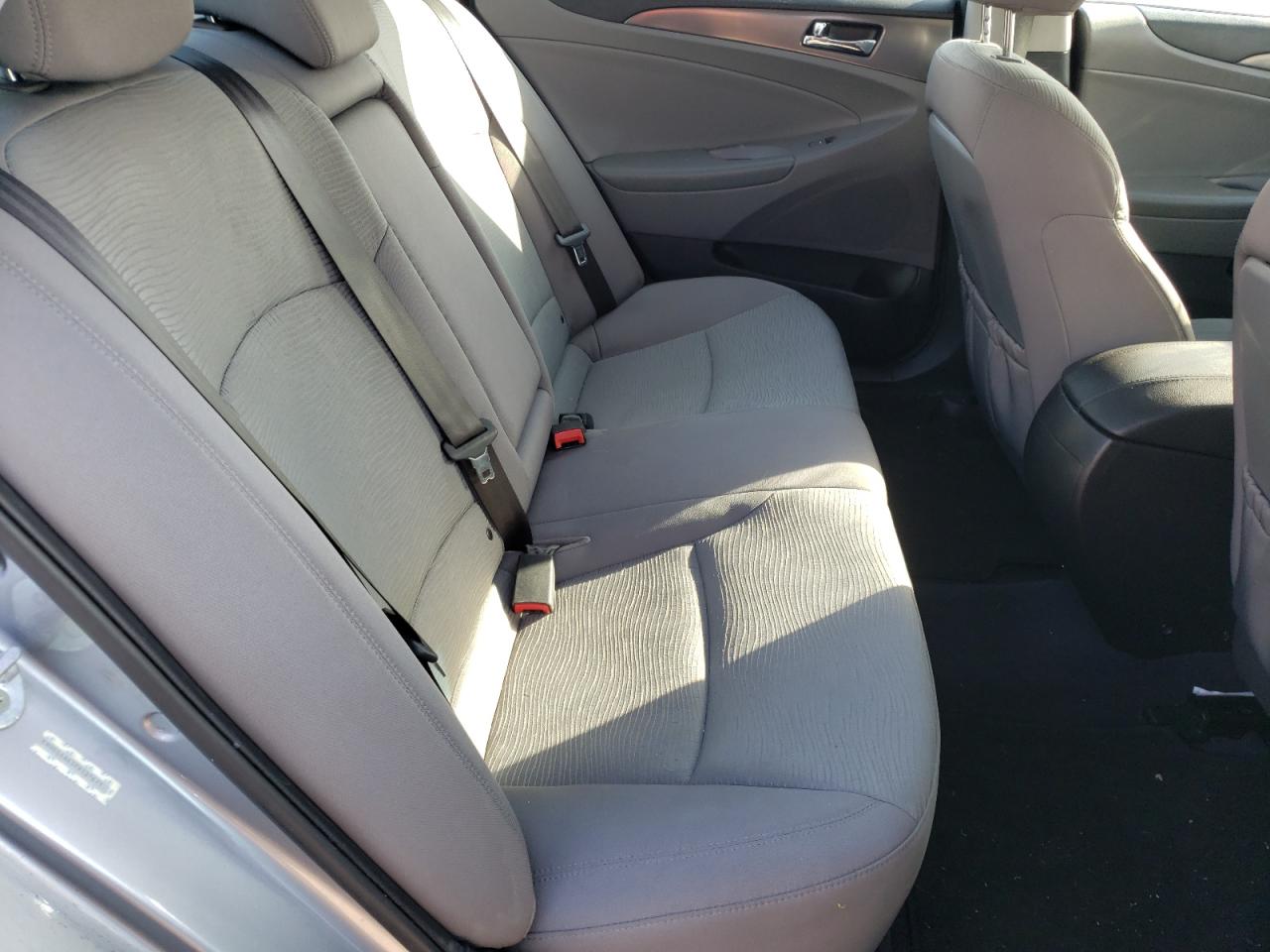 Photo 6 from auction – 2015 HYUNDAI SONATA HYB with VIN KMHEC4A43FA137471
