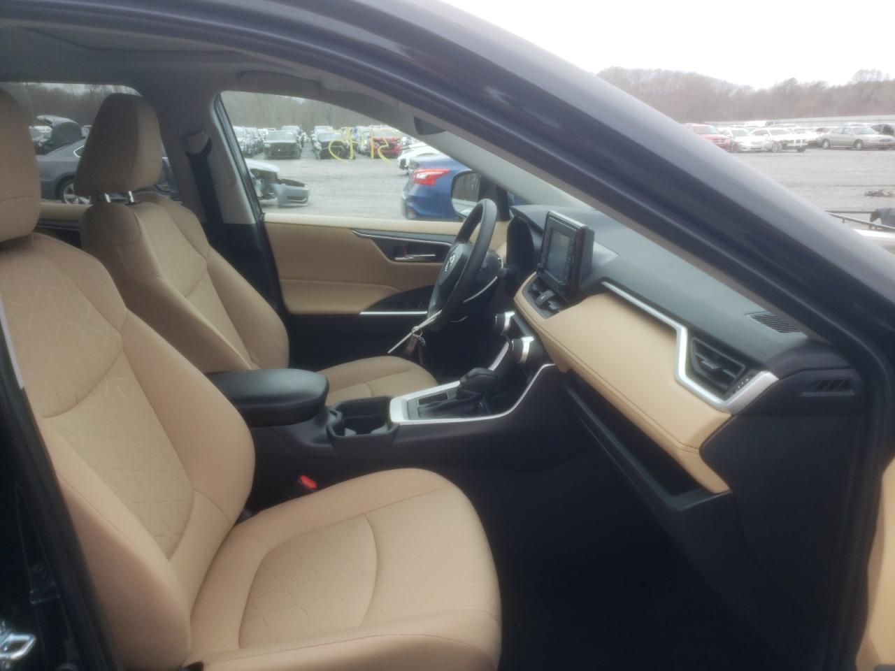 Photo 5 from auction – 2021 TOYOTA RAV4 XLE with VIN 2T3W1RFV2MC167865