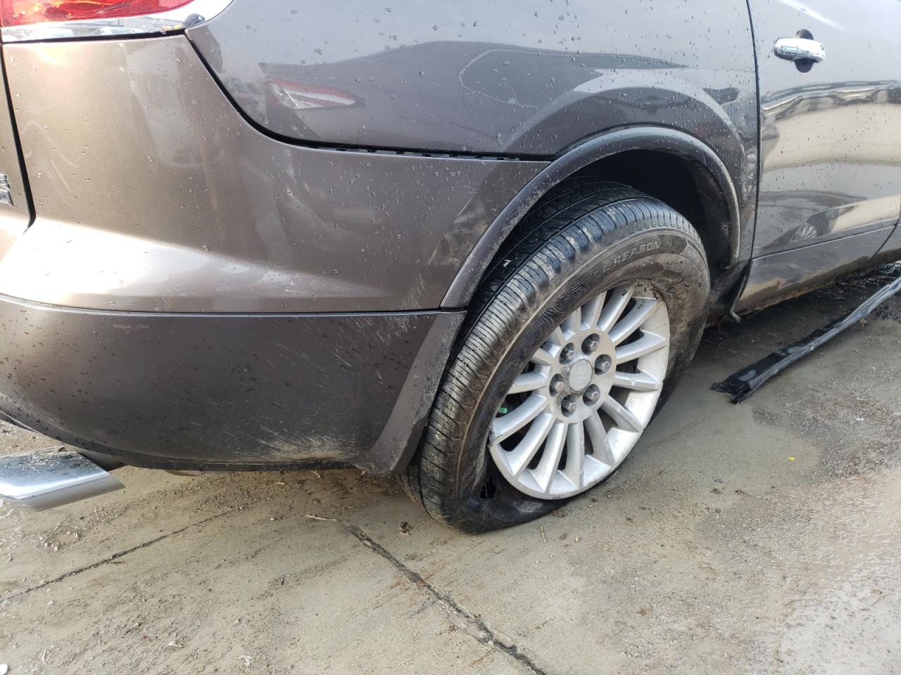 Photo 9 from auction – 2008 BUICK ENCLAVE CX with VIN 5GAEV23768J143876