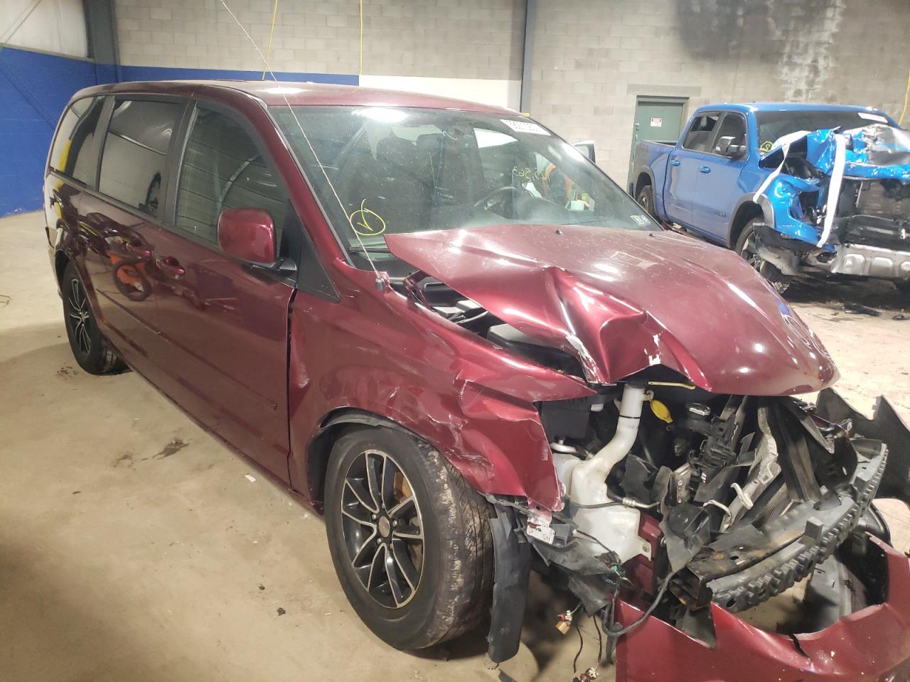 DODGE GRAND CARA 2017 with VIN 2C4RDGBGXHR615333 - Photo from auction