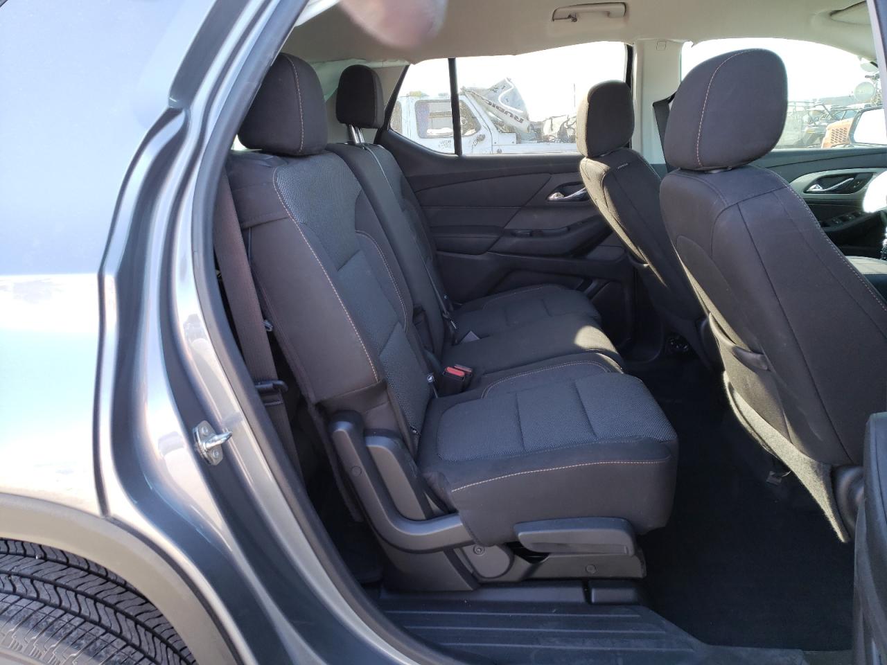 Photo 6 from auction – 2020 CHEVROLET TRAVERSE L with VIN 1GNERFKW2LJ278856