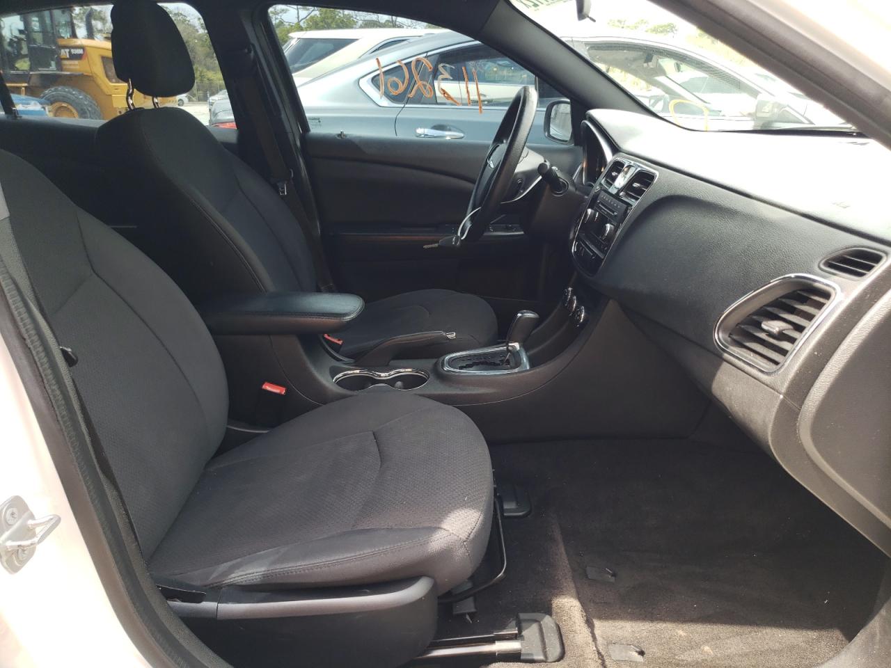 Photo 5 from auction – 2014 CHRYSLER 200 LX with VIN 1C3CCBAB8EN211011