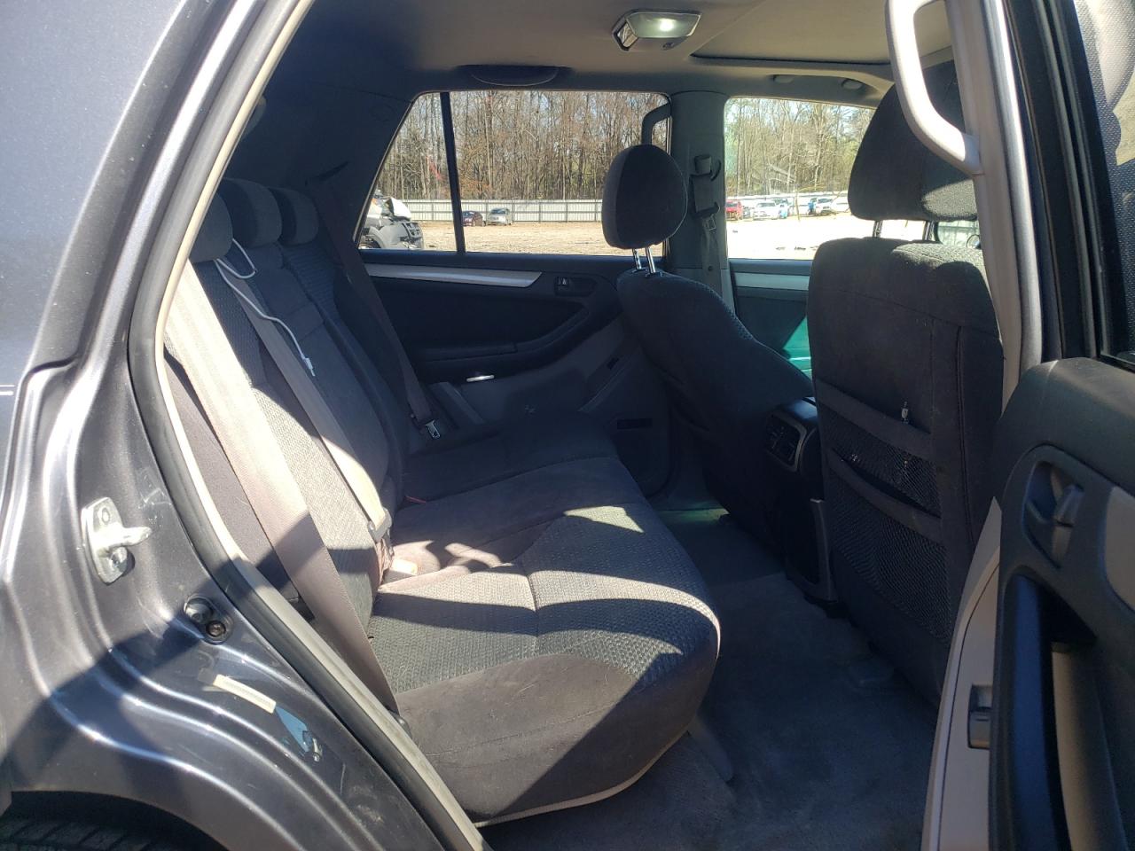 Photo 6 from auction – 2004 TOYOTA 4RUNNER SR with VIN JTEZU14R040034323