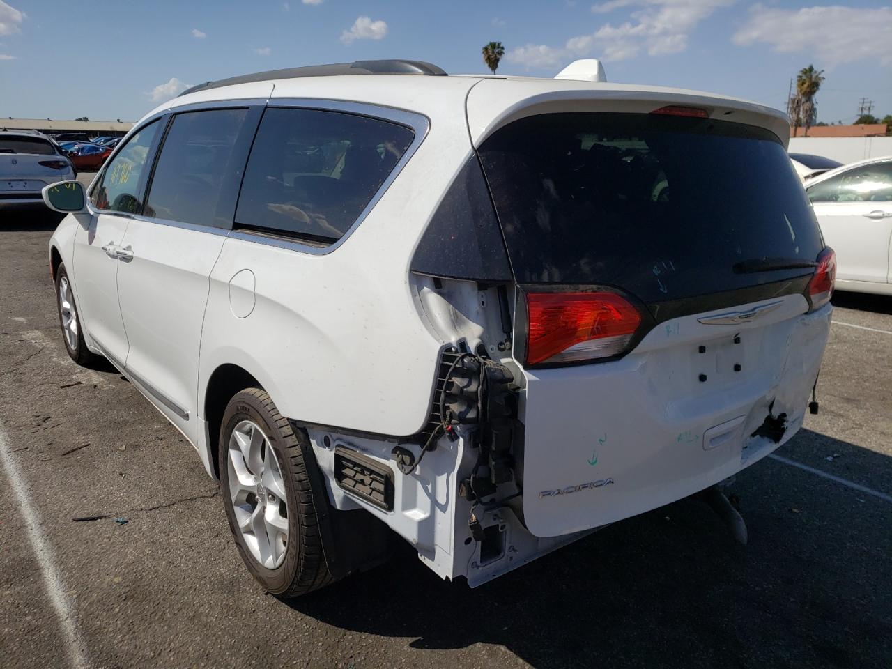 Photo 3 from auction – 2017 CHRYSLER PACIFICA T with VIN 2C4RC1BG2HR506008
