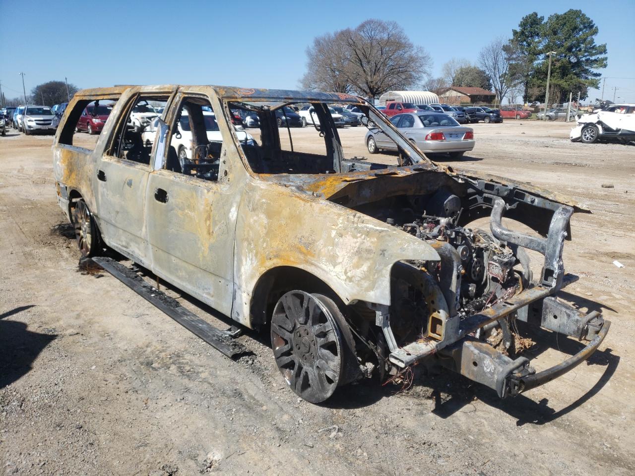 FORD EXPEDITION 2011 with VIN 1FMJK1K58BEF17965 - Photo from auction