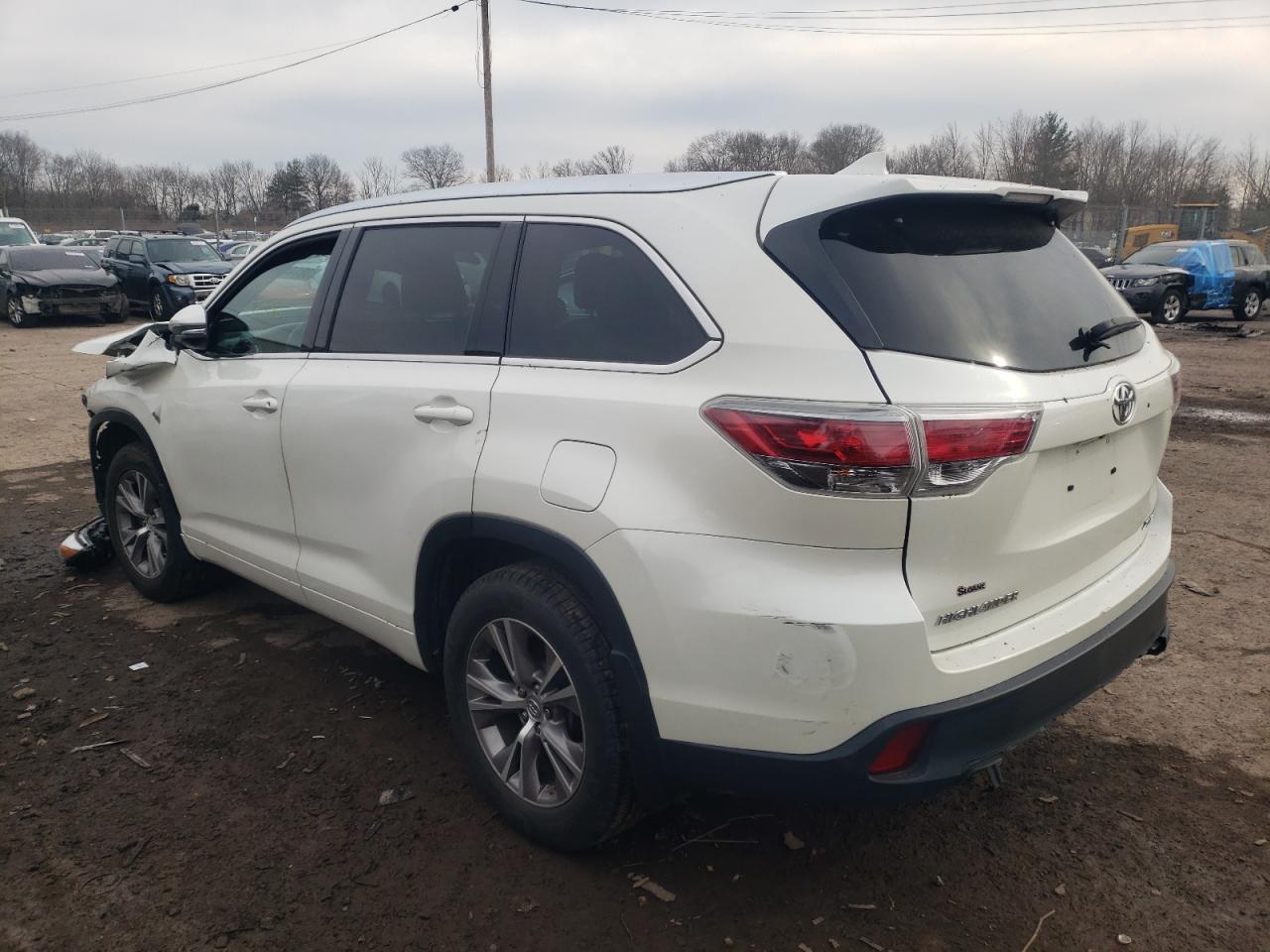 Photo 3 from auction – 2014 TOYOTA HIGHLANDER with VIN 5TDJKRFH3ES028394