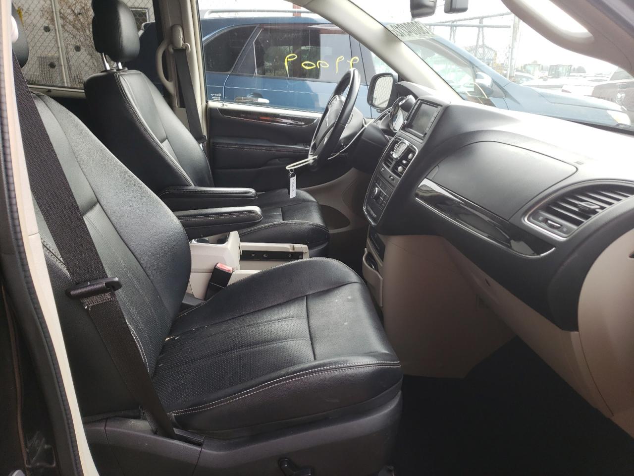 Photo 5 from auction – 2014 CHRYSLER TOWN & COU with VIN 2C4RC1CG5ER373674