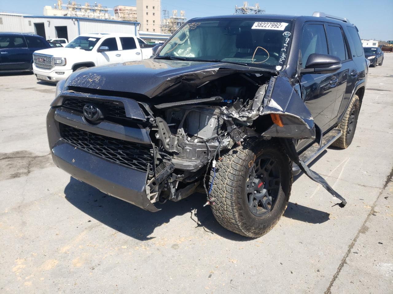 Photo 2 from auction – 2015 TOYOTA 4RUNNER SR with VIN JTEZU5JR7F5108760
