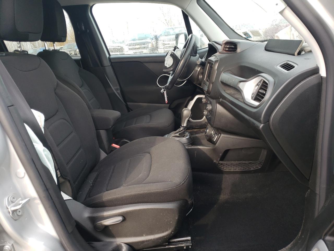 Photo 5 from auction – 2020 JEEP RENEGADE L with VIN ZACNJBBB0LPM00276