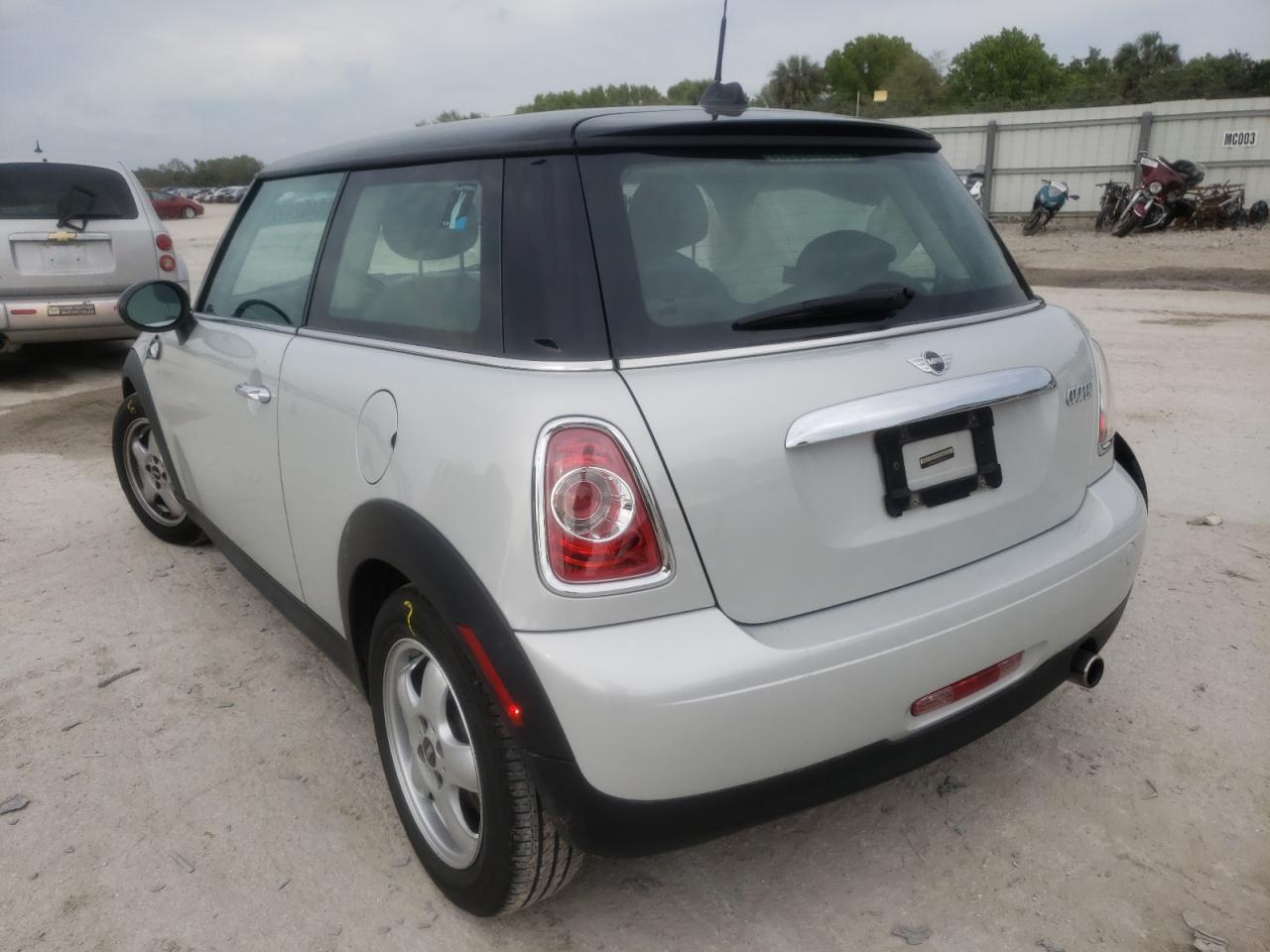 Photo 3 from auction – 2011 MINI COOPER with VIN WMWSU3C56BT251822
