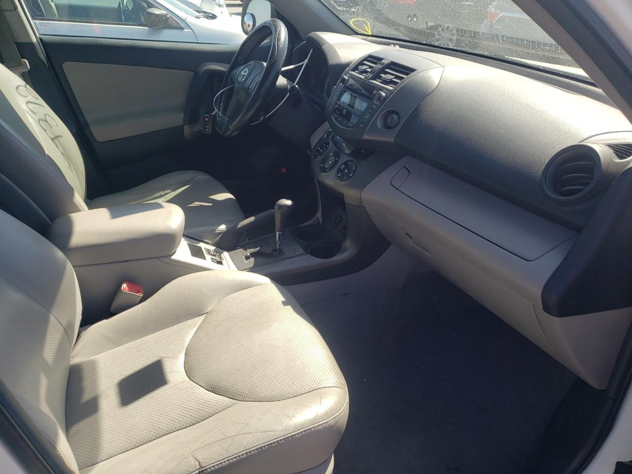 Photo 5 from auction – 2011 TOYOTA RAV4 LIMIT with VIN 2T3YK4DV0BW010133