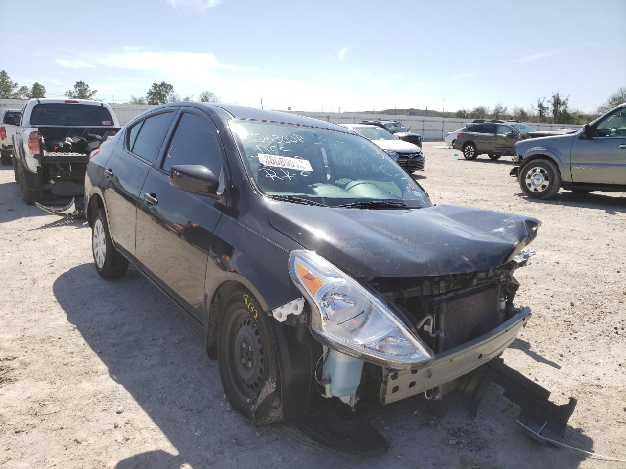 NISSAN VERSA S 2019 with VIN 3N1CN7AP1KL811186 - Photo from auction