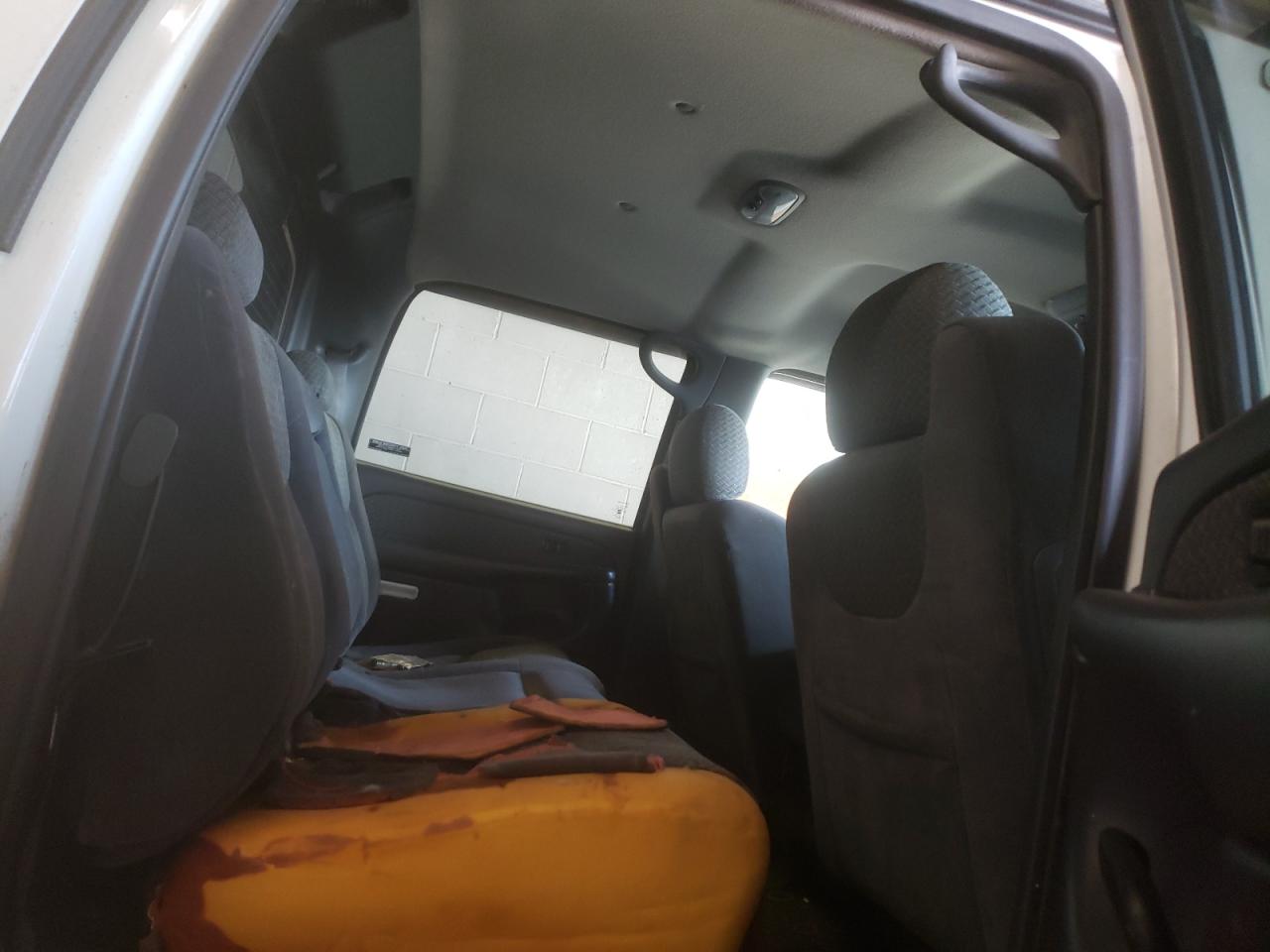 Photo 6 from auction – 2002 CHEVROLET AVALANCHE with VIN 3GNEK13T42G111653
