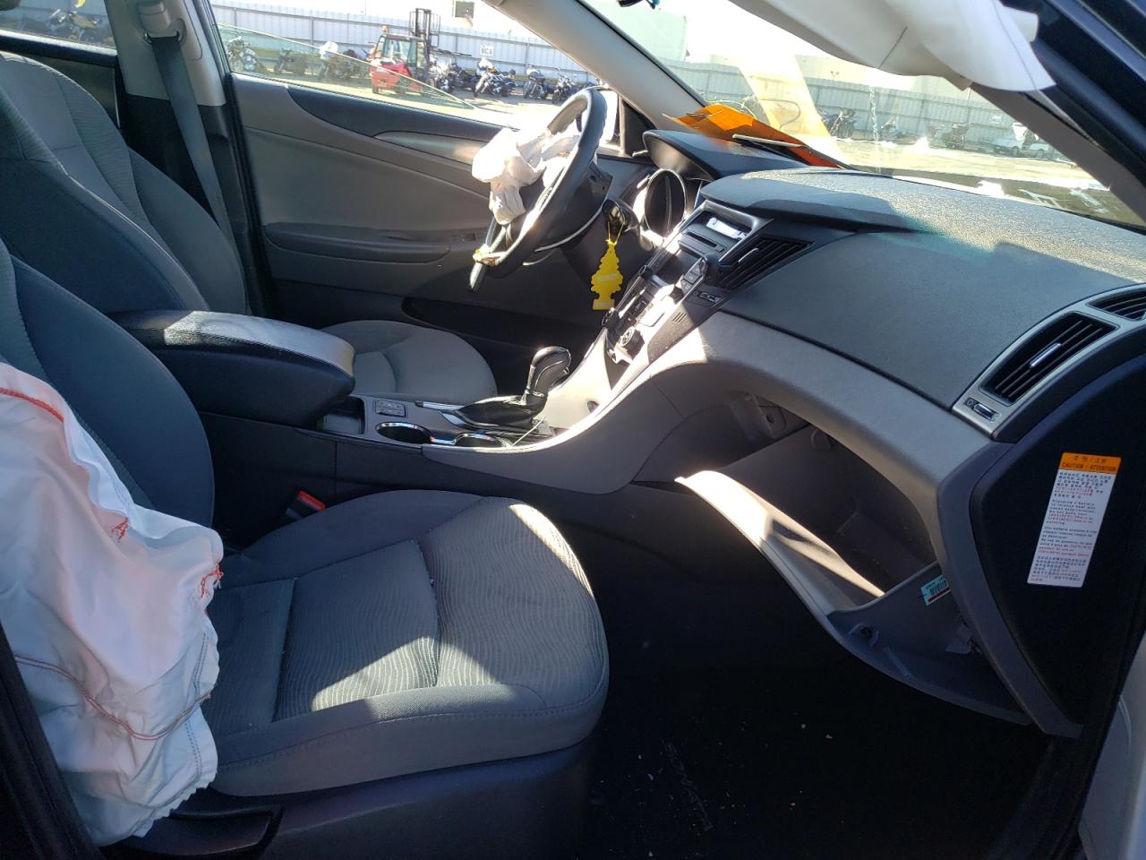 Photo 5 from auction – 2015 HYUNDAI SONATA HYB with VIN KMHEC4A44FA129752