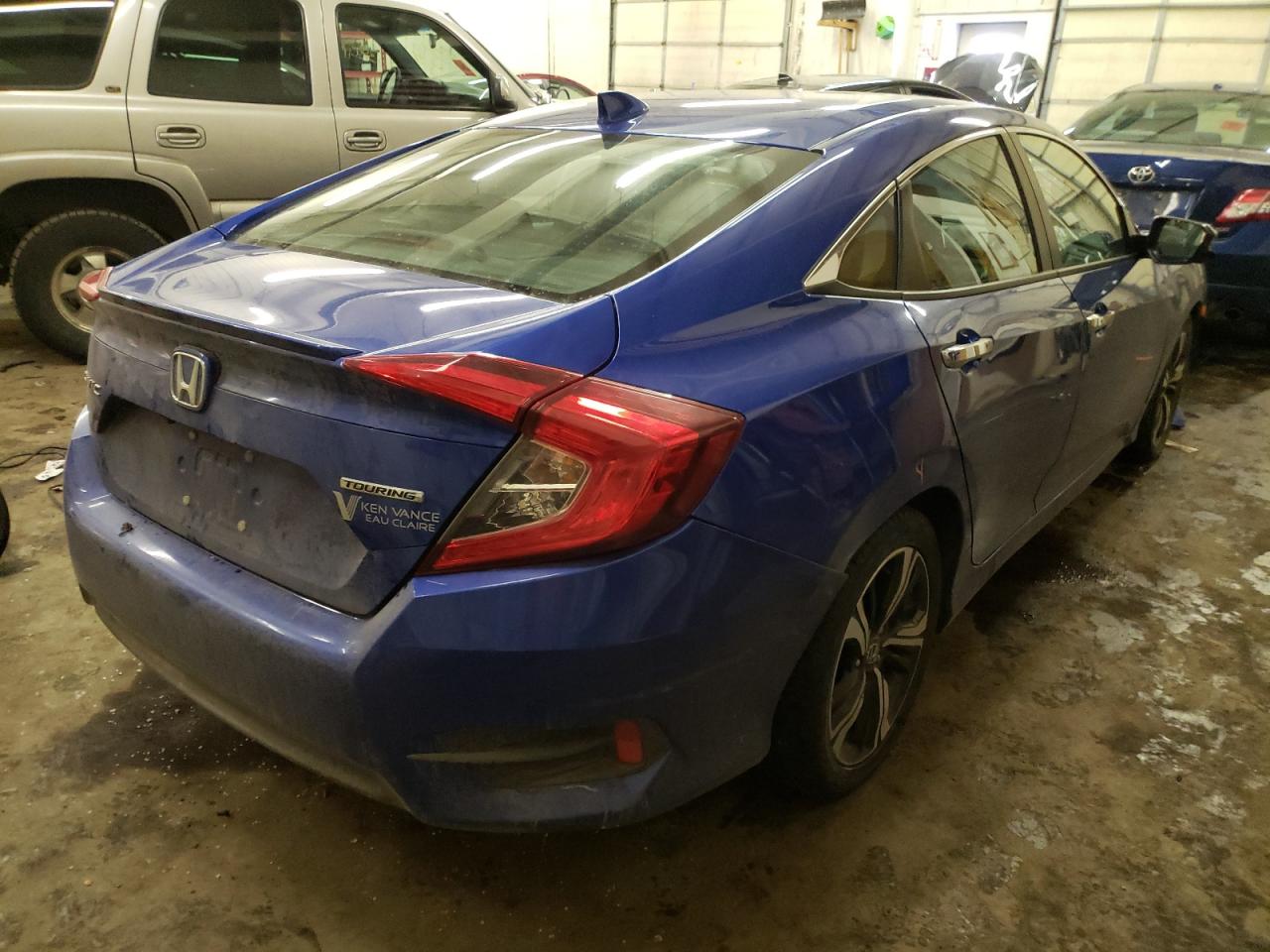 Photo 4 from auction – 2016 HONDA CIVIC TOUR with VIN 19XFC1F92GE002296