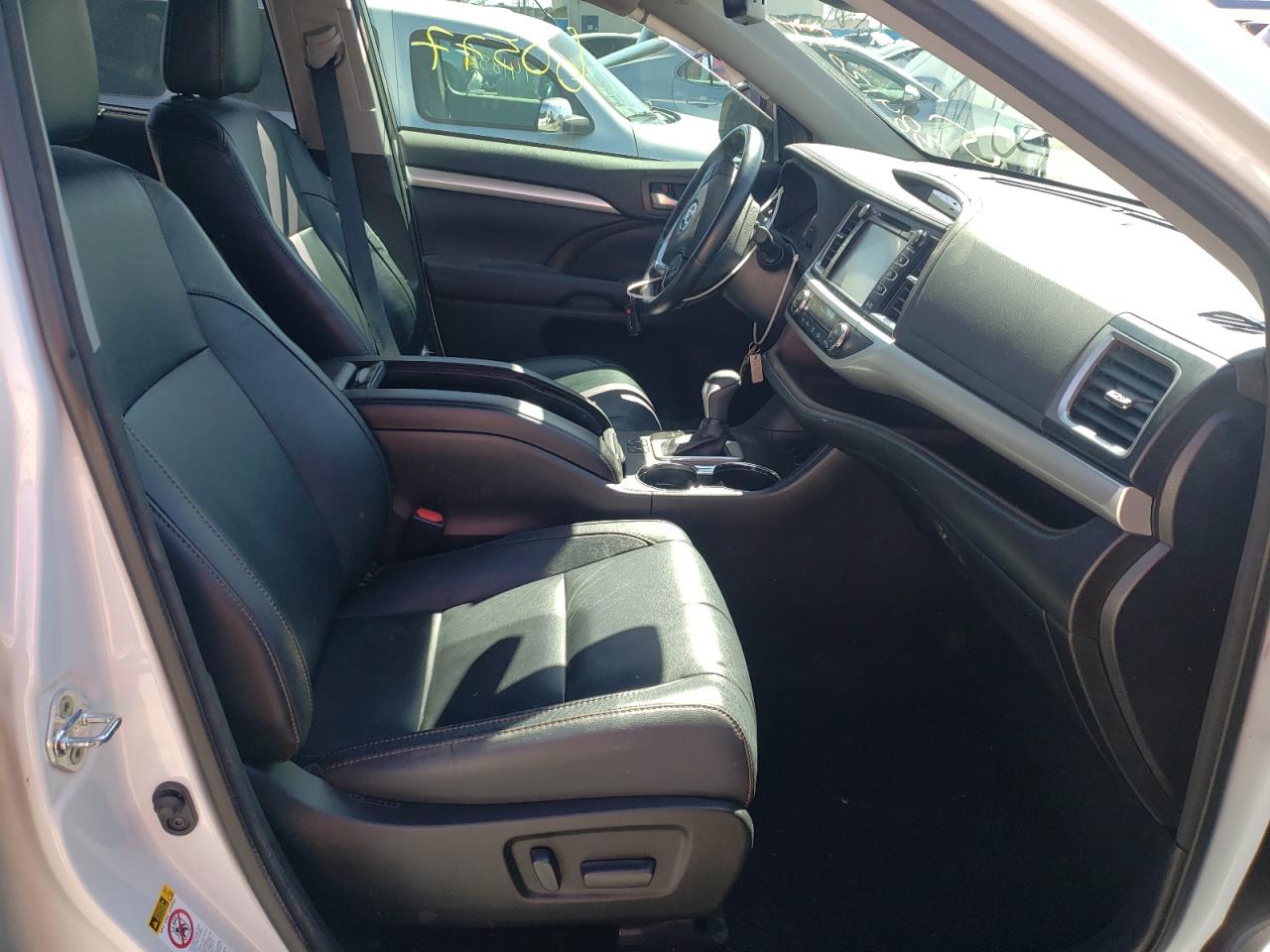 Photo 5 from auction – 2017 TOYOTA HIGHLANDER with VIN 5TDJZRFH1HS519465