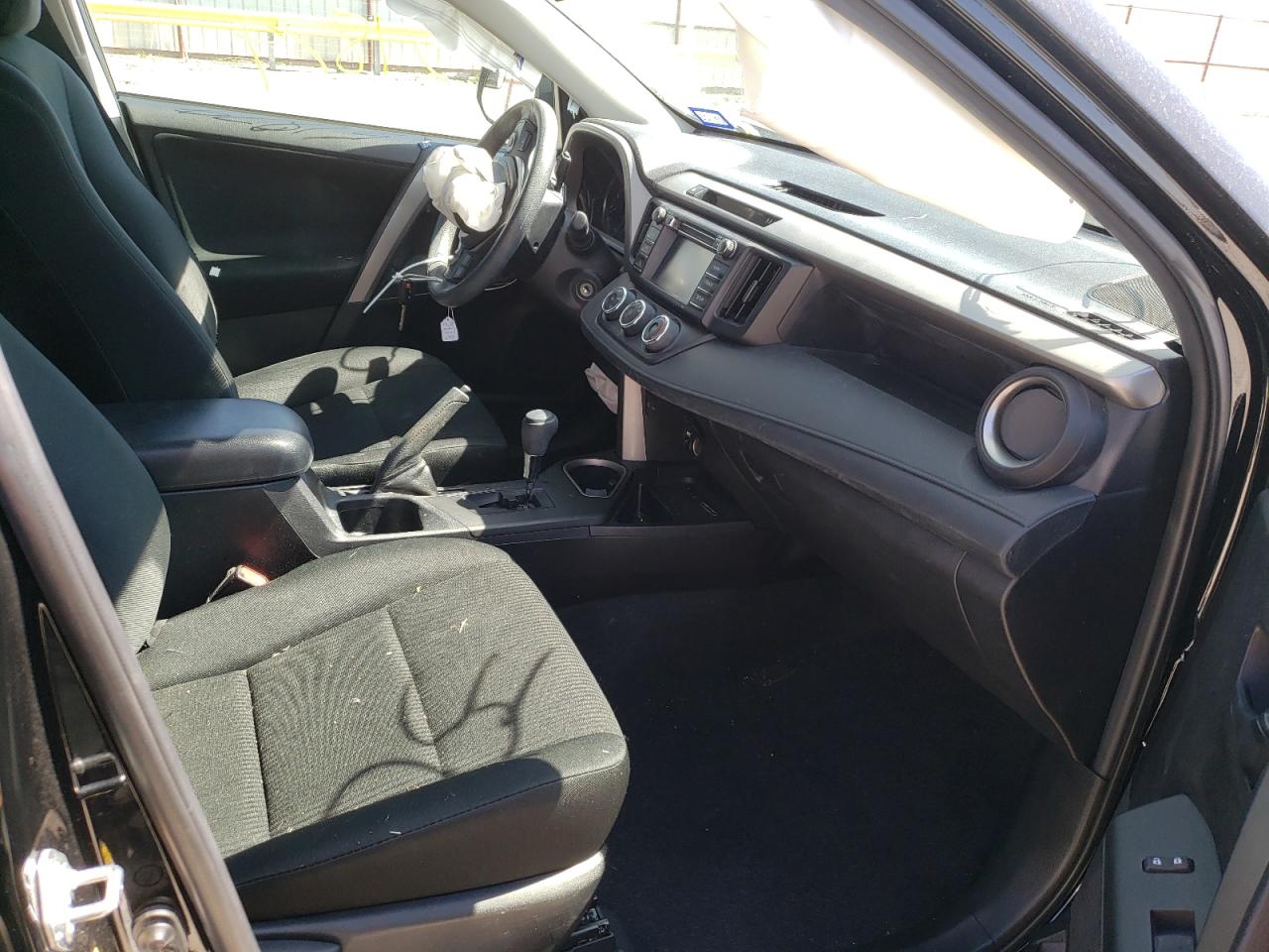 Photo 5 from auction – 2018 TOYOTA RAV4 LE with VIN 2T3BFREV5JW715532