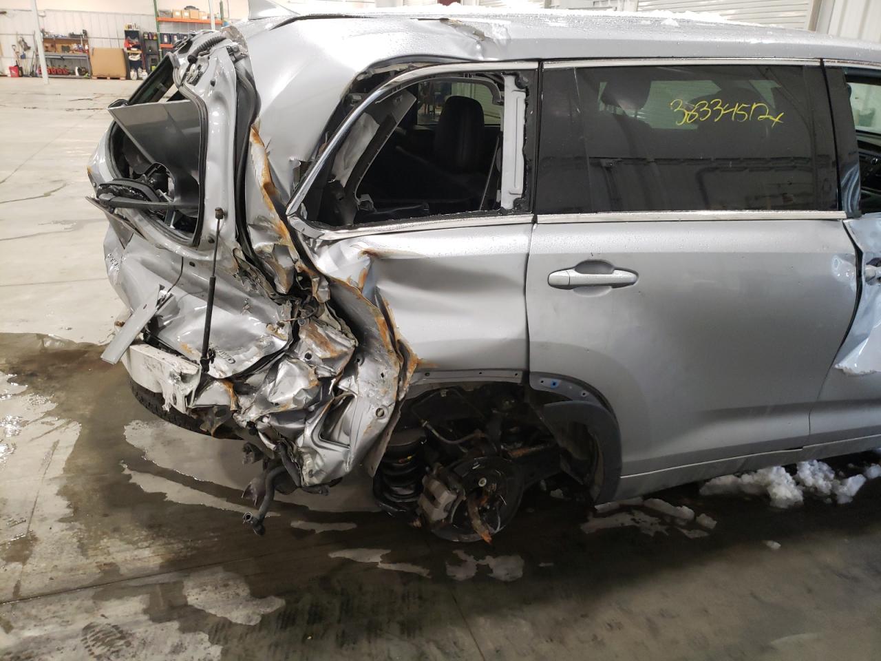Photo 9 from auction – 2016 TOYOTA HIGHLANDER with VIN 5TDBKRFH3GS347527