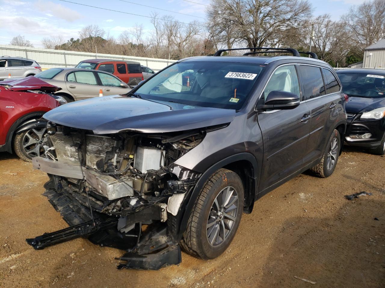 Photo 2 from auction – 2019 TOYOTA HIGHLANDER with VIN 5TDJZRFH0KS571127