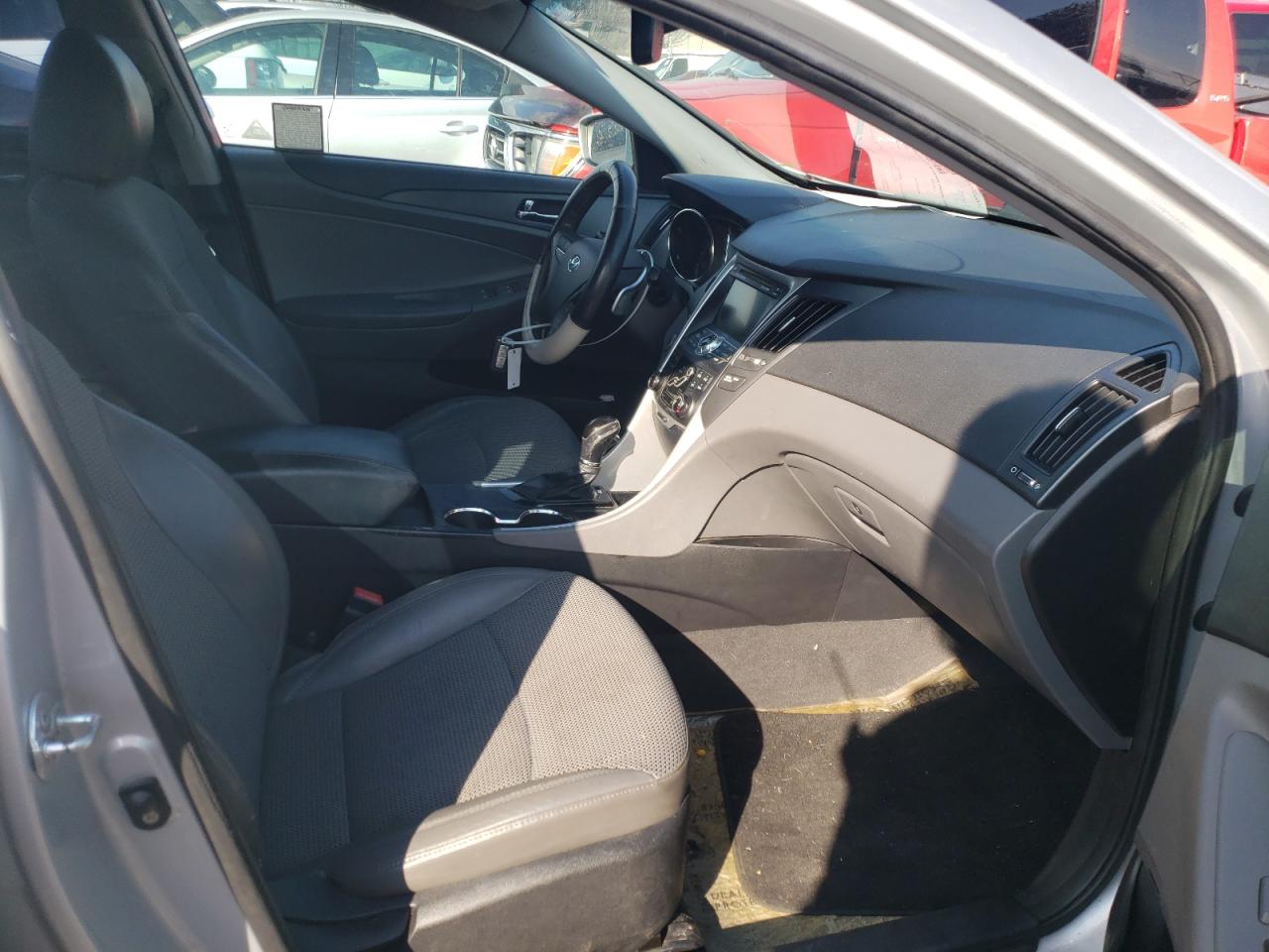 Photo 5 from auction – 2011 HYUNDAI SONATA SE with VIN 5NPEC4AB9BH193856