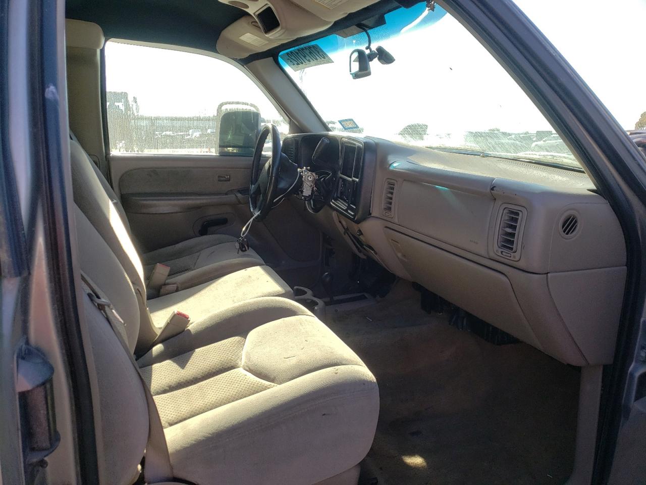 Photo 5 from auction – 2003 CHEVROLET SILVERADO with VIN 2GCEK19V231213612