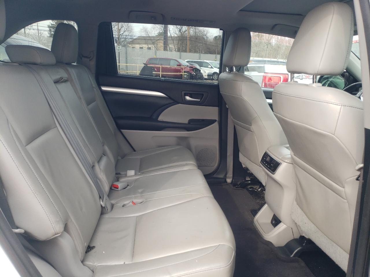 Photo 6 from auction – 2014 TOYOTA HIGHLANDER with VIN 5TDJKRFH3ES028394