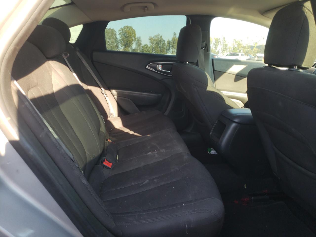 Photo 6 from auction – 2015 CHRYSLER 200 LIMITE with VIN 1C3CCCAB2FN689383