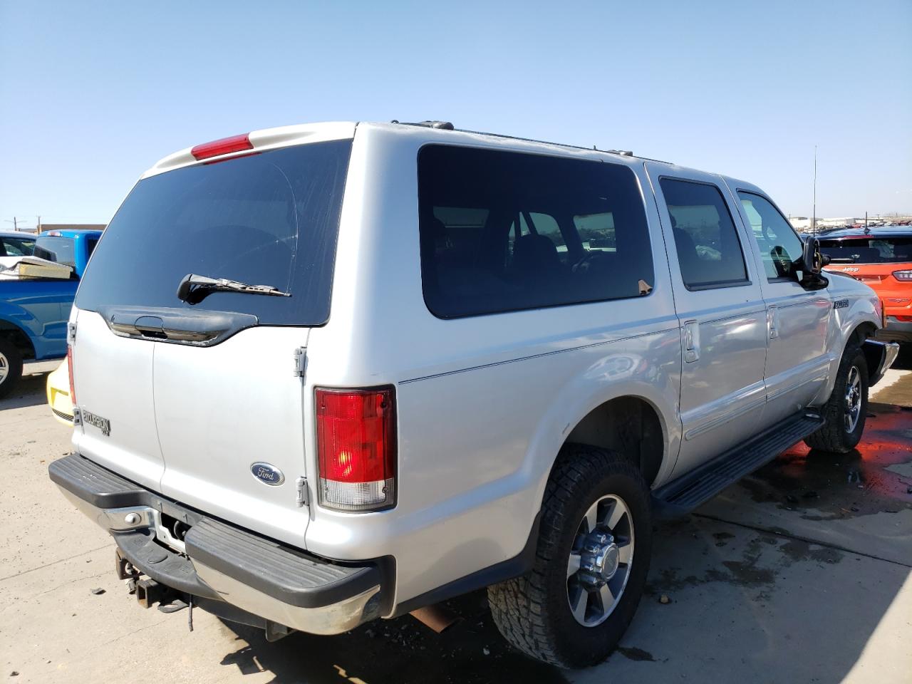 Photo 4 from auction – 2000 FORD EXCURSION with VIN 1FMNU41S7YEB39764