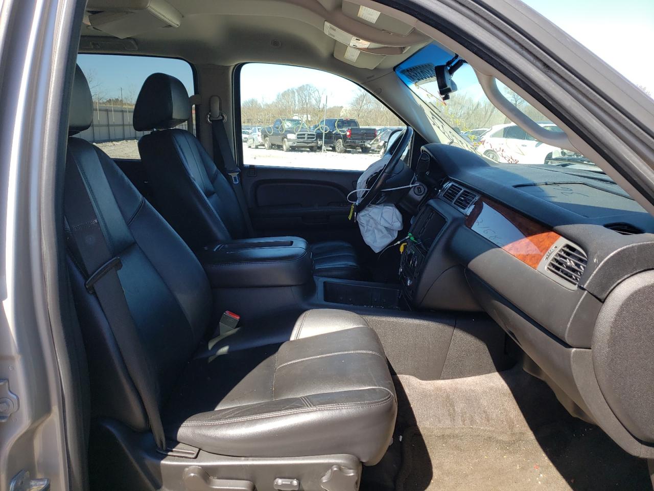 Photo 5 from auction – 2009 CHEVROLET SUBURBAN C with VIN 1GNFC26J29R181356