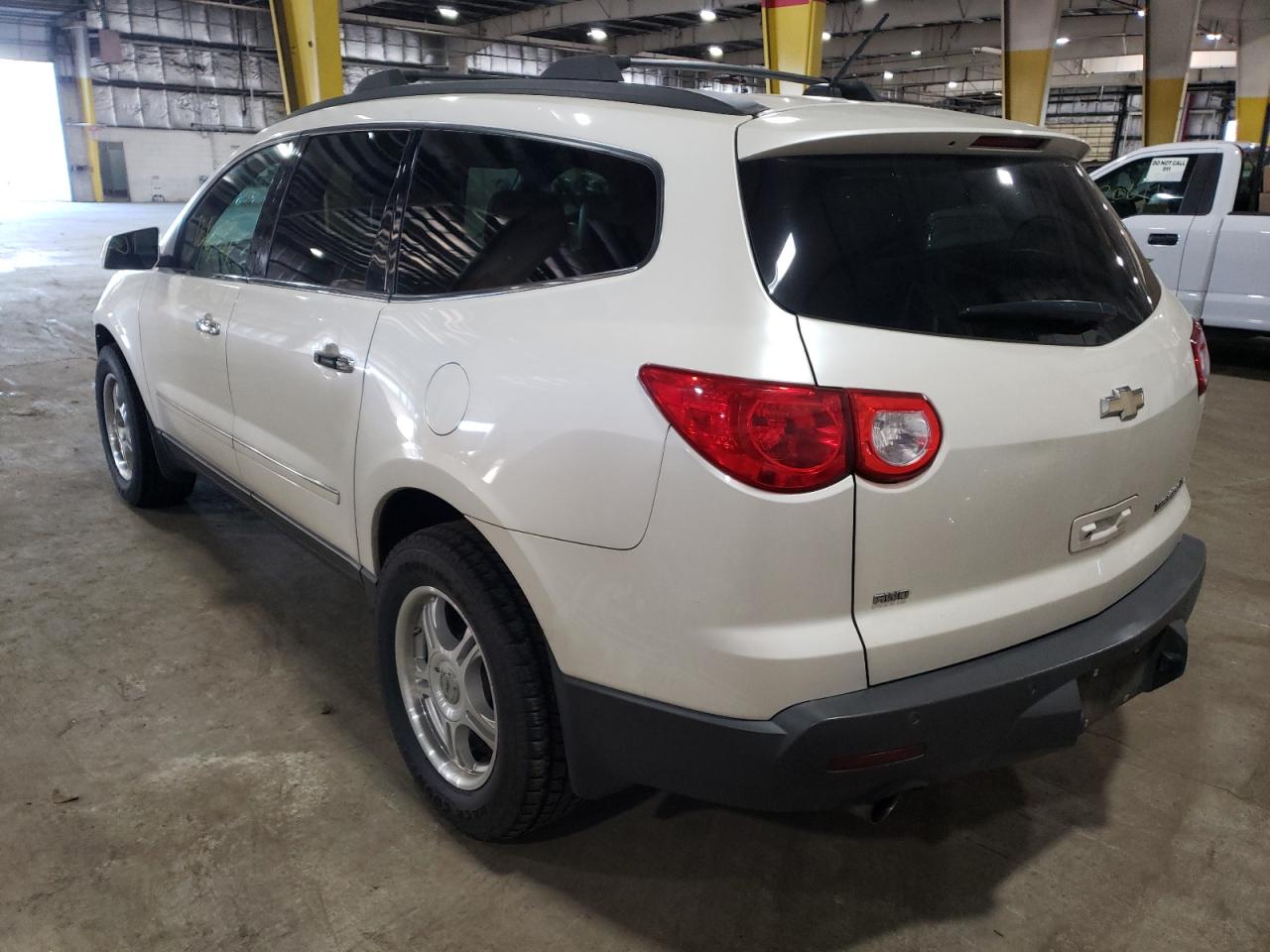 Photo 3 from auction – 2011 CHEVROLET TRAVERSE L with VIN 1GNKVLED0BJ127648