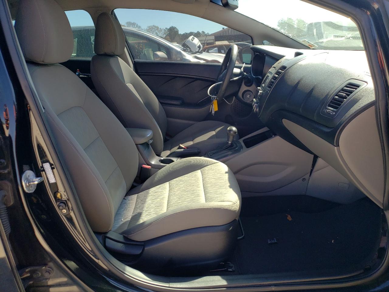 Photo 5 from auction – 2014 KIA FORTE LX with VIN KNAFK4A65E5138607