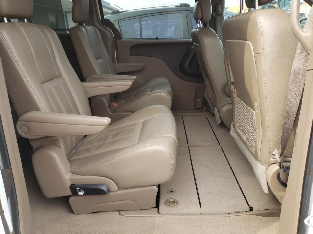 Photo 6 from auction – 2013 CHRYSLER TOWN & COU with VIN 2C4RC1BG4DR539361