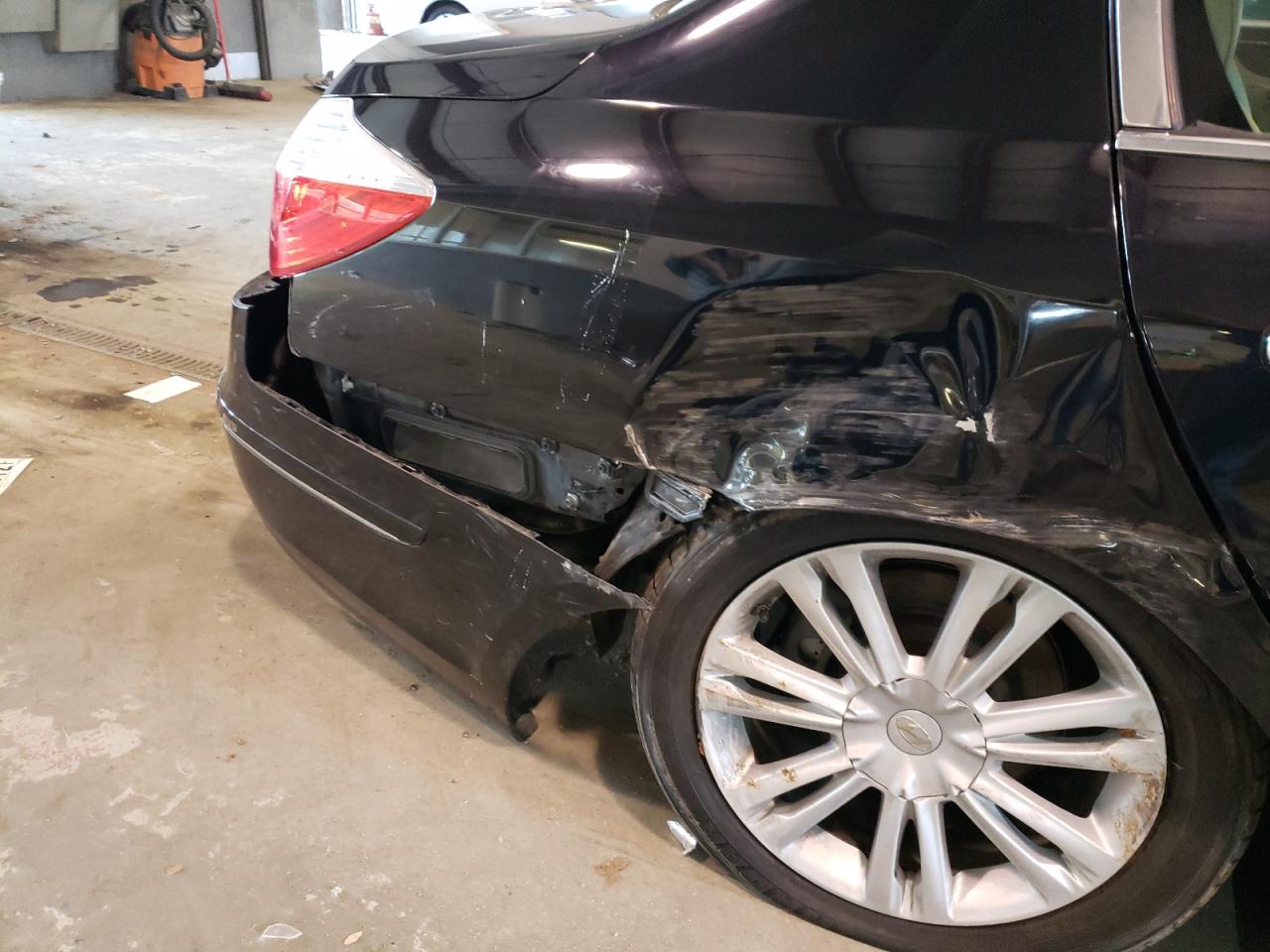Photo 9 from auction – 2010 HYUNDAI GENESIS 4. with VIN KMHGC4DF3AU072179