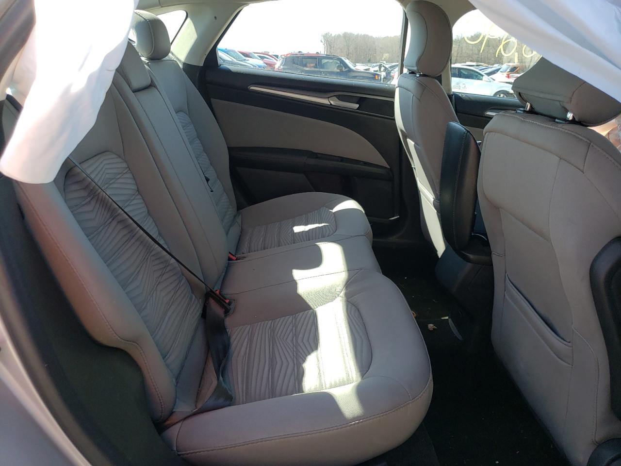 Photo 6 from auction – 2016 FORD FUSION S with VIN 3FA6P0G72GR227313