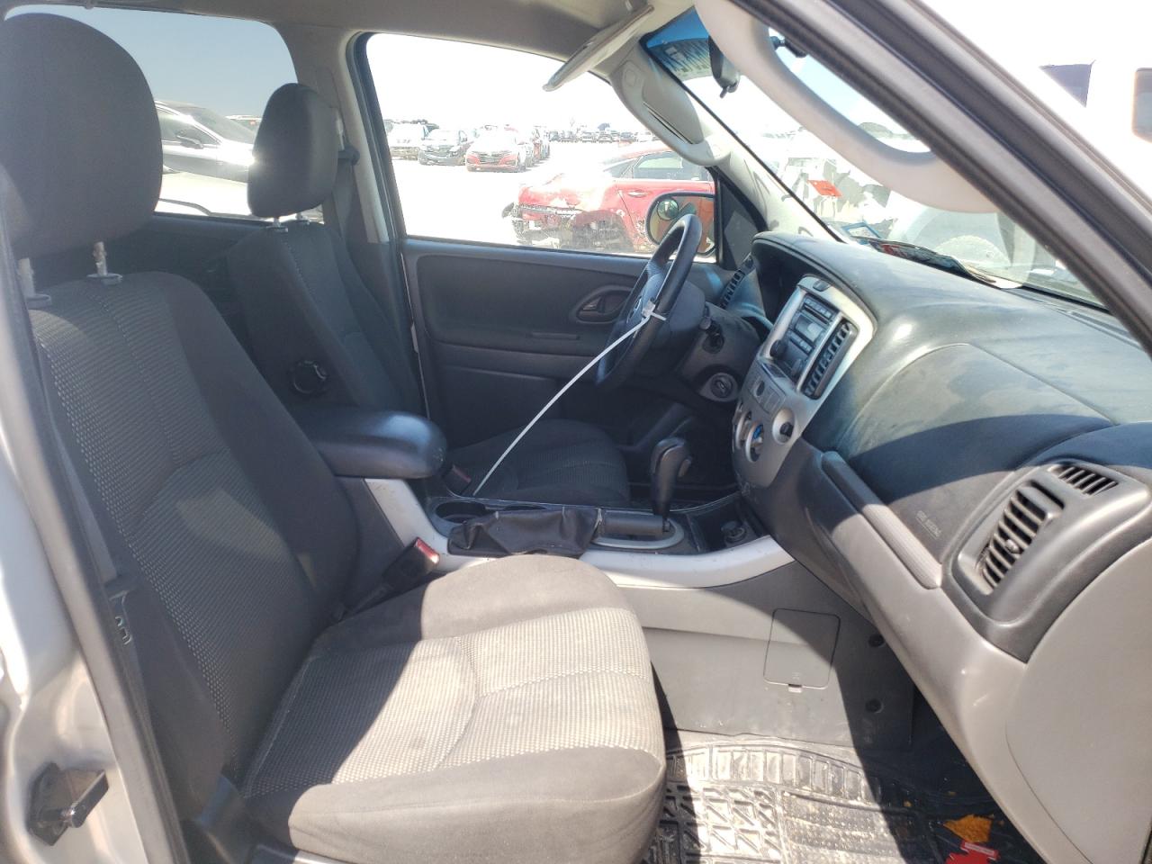 Photo 5 from auction – 2005 MAZDA TRIBUTE S with VIN 4F2YZ04115KM38873